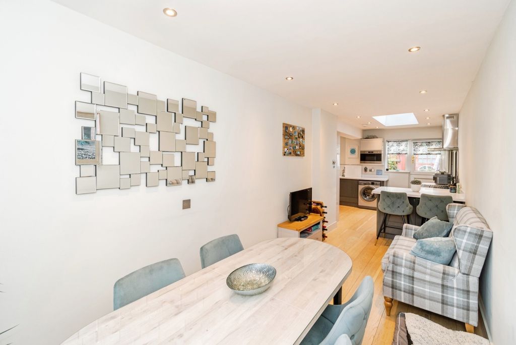 Property photo 3 of 22 Pbox-Img.Jpg