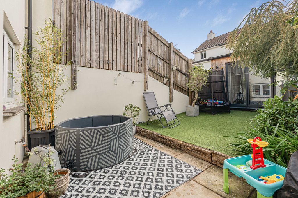 Property photo 2 of 10