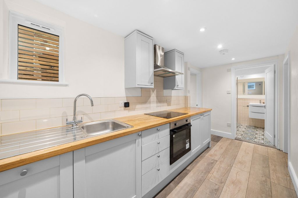 Property photo 3 of 15 4691933