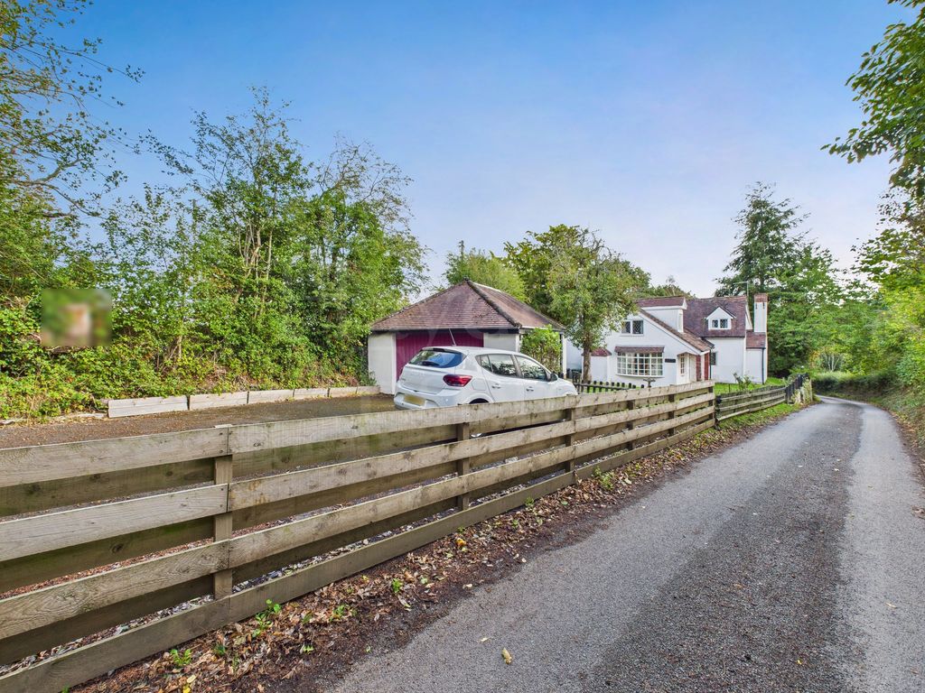Property photo 2 of 32