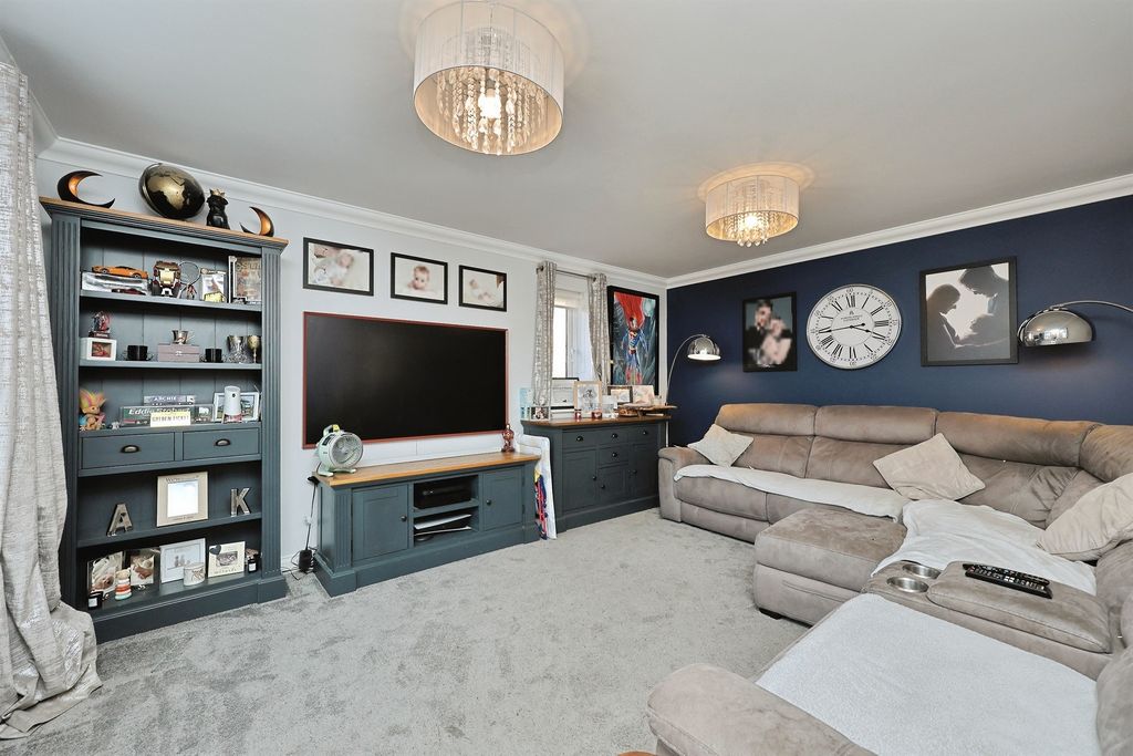 Property photo 3 of 32