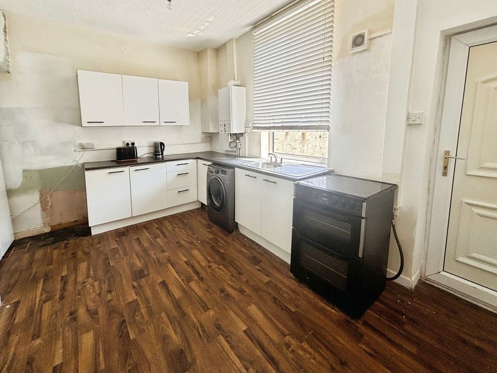 Property photo 3 of 8 Kitchen