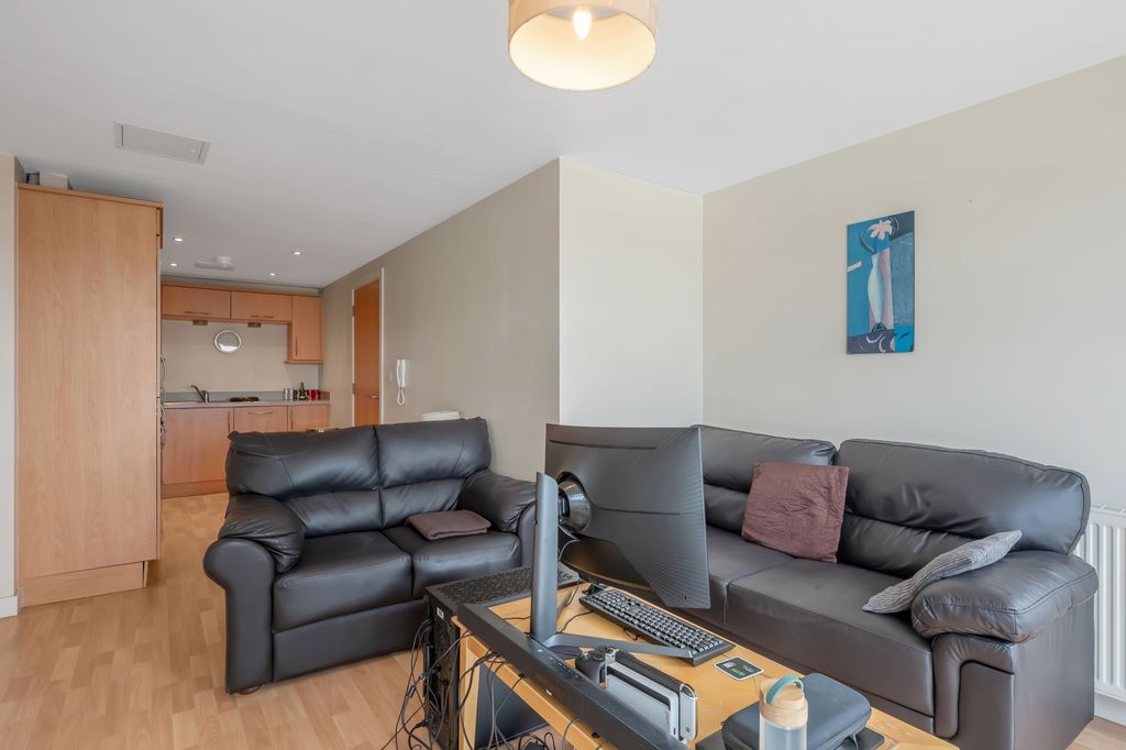 Property photo 3 of 11