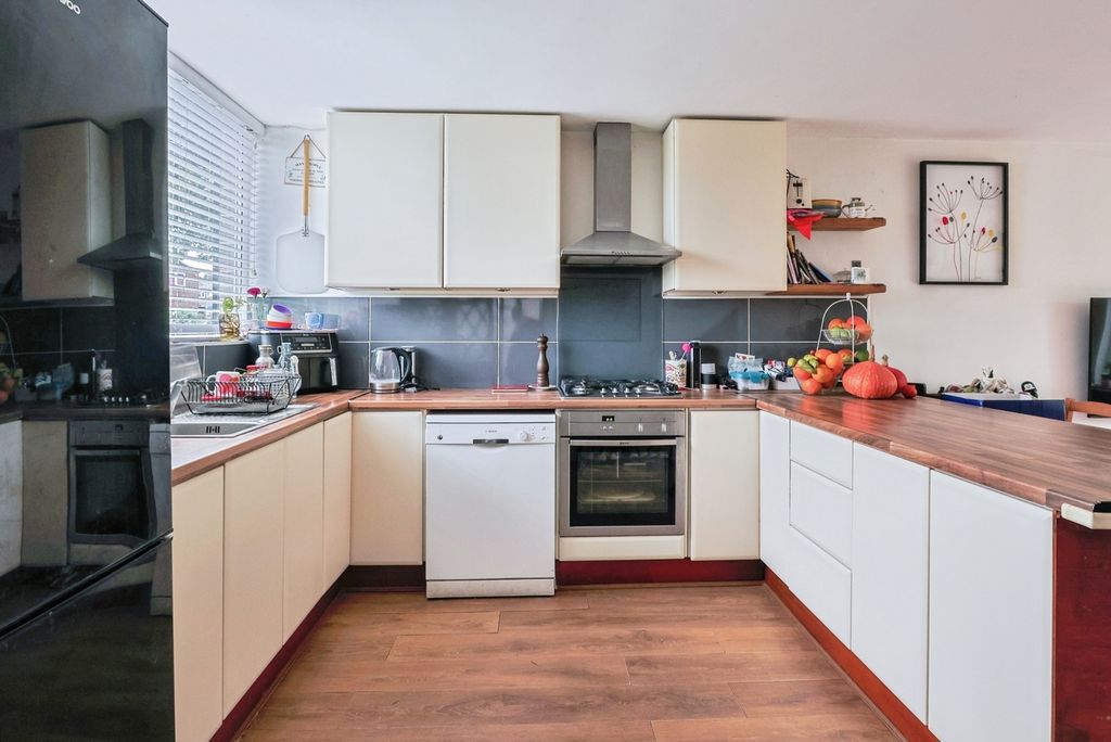 Property photo 3 of 17 Photo