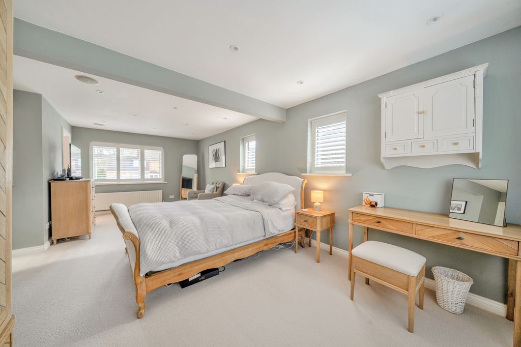 Additional image 5 of 4 bed detached house for saleCanterbury Road, Farnborough GU14