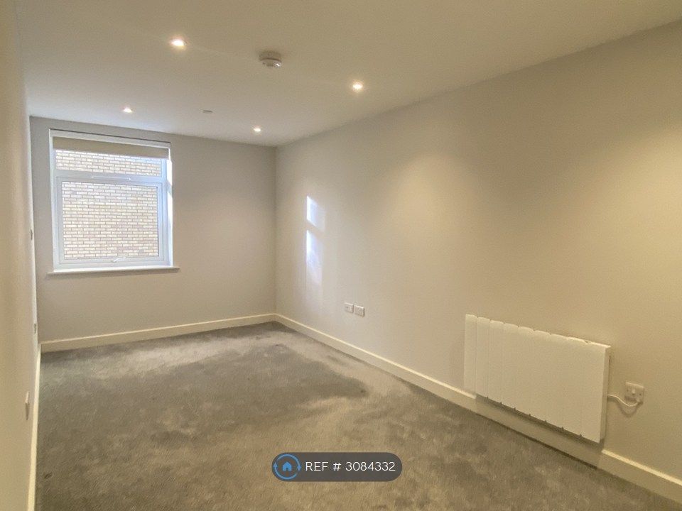 Property photo 3 of 12 Main Bedroom With En-Suite
