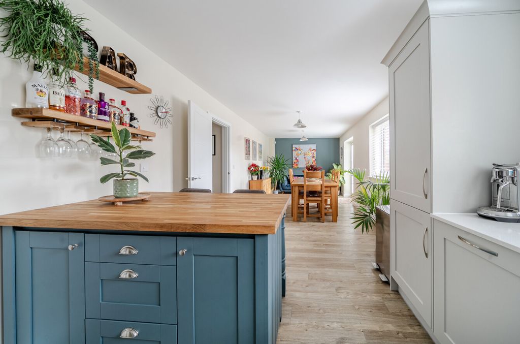 Property photo 3 of 17 1484366-29-6A4278...