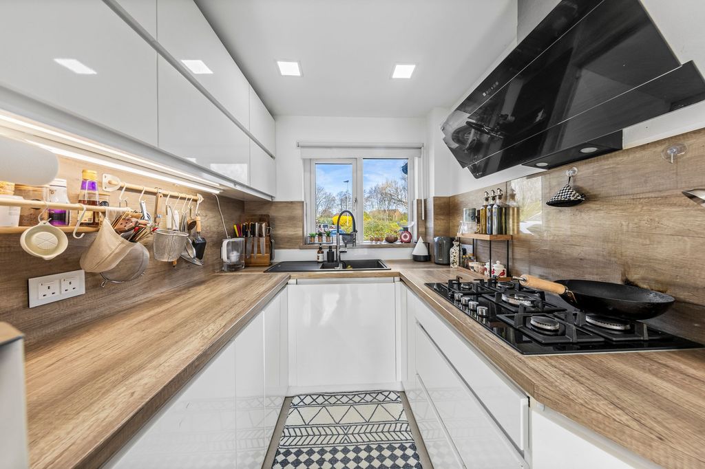 Property photo 3 of 30