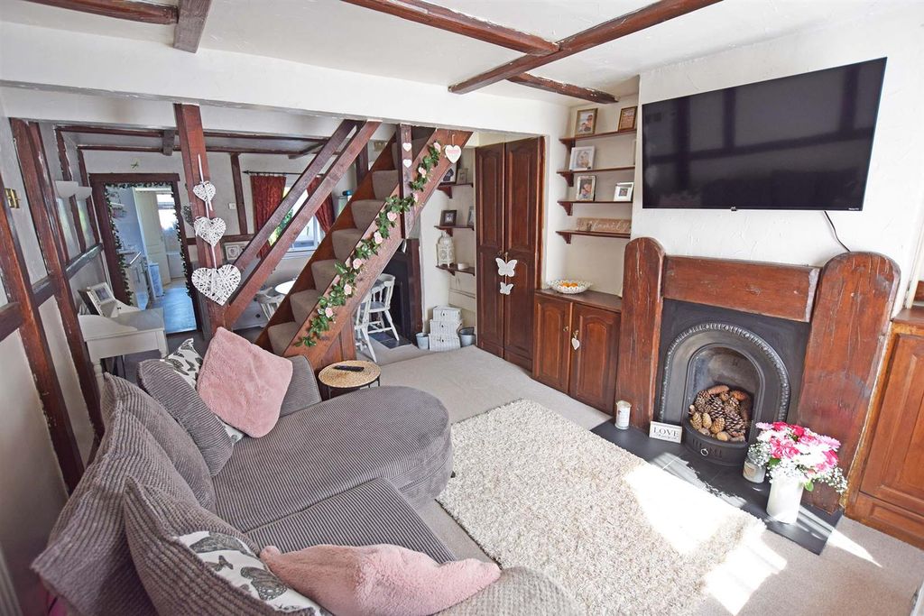 Property photo 2 of 15 Lounge (Archive)