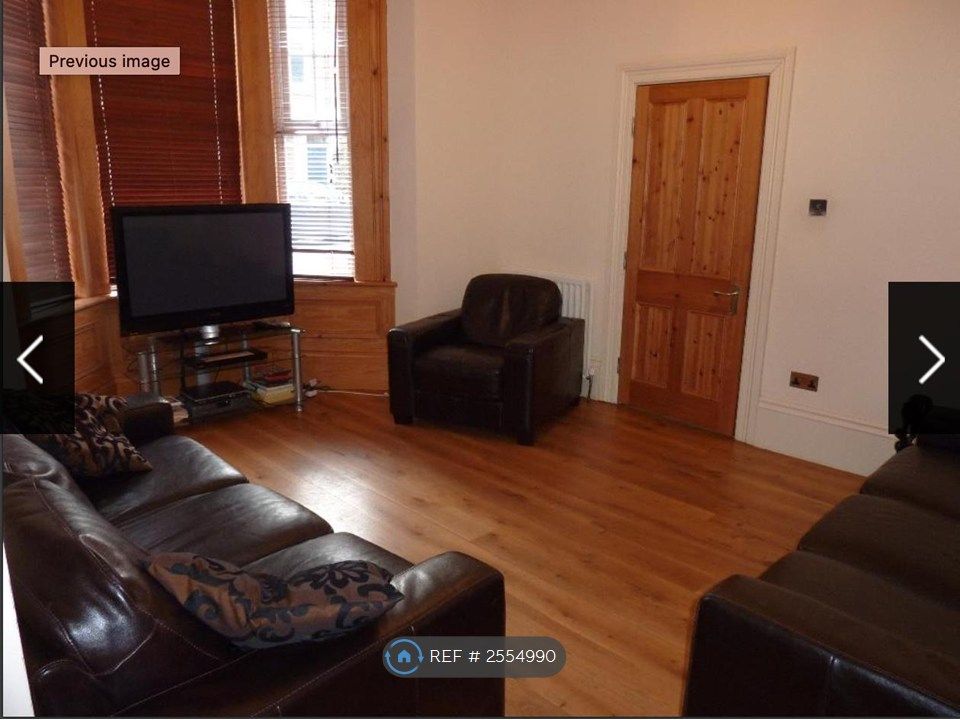 Property photo 2 of 19 Big Lounge With Enormnous 65 Smart Tv
