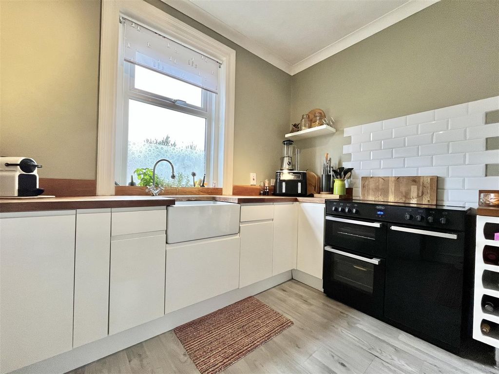 Property photo 2 of 28