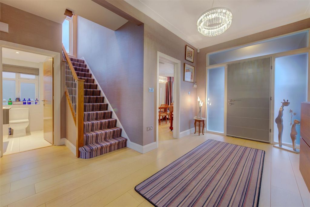 Property photo 2 of 14 D0422 20 Bancroft Ave Hall1.Jpg