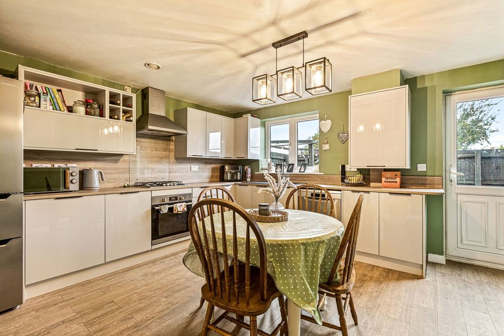 Property photo 2 of 18