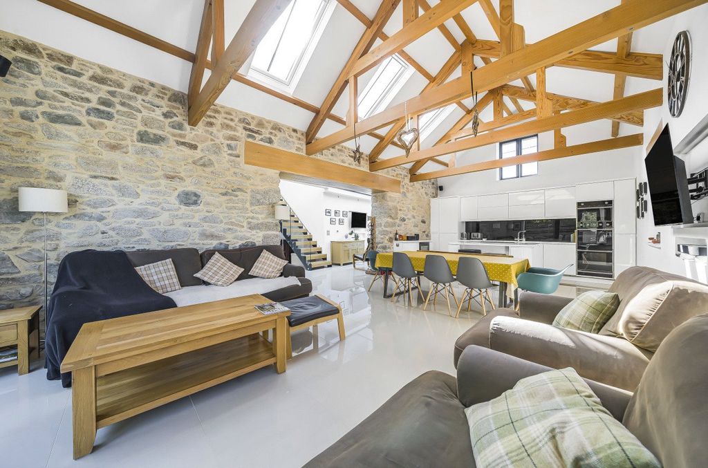 Property photo 2 of 12 Open Plan Living