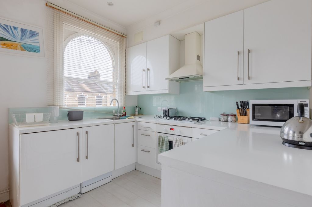 Property photo 3 of 24