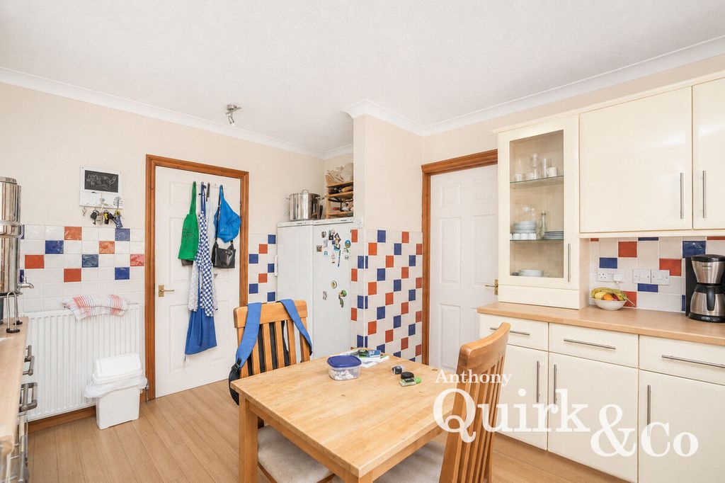Property photo 3 of 24