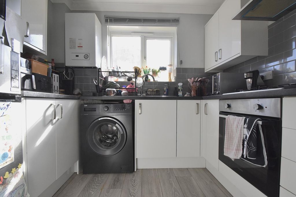 Property photo 2 of 10 Kitchen