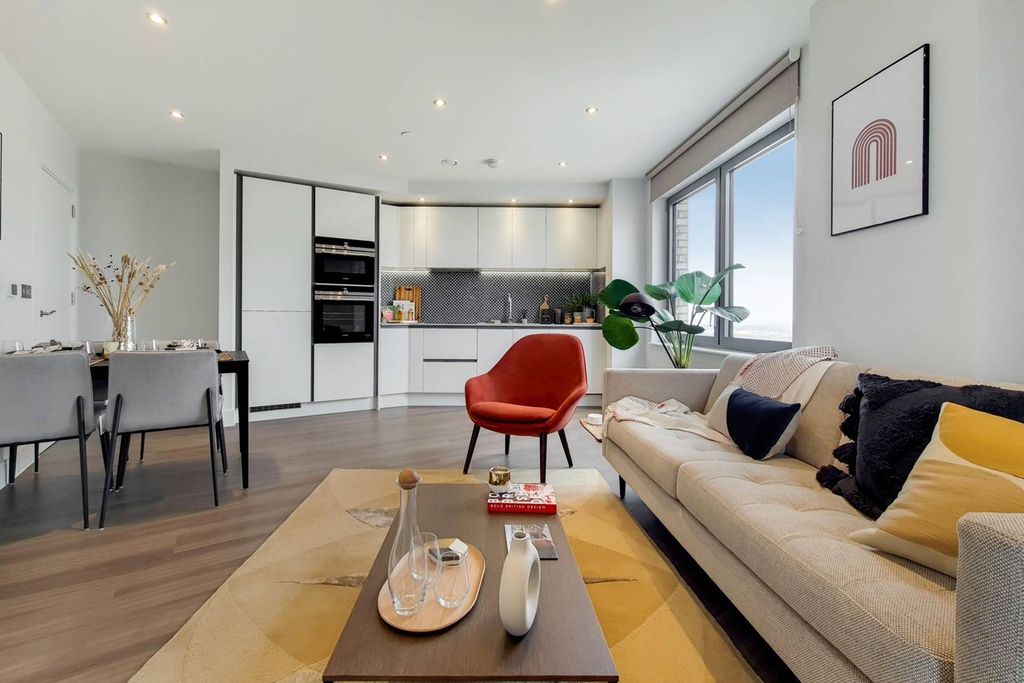 Property photo 2 of 27