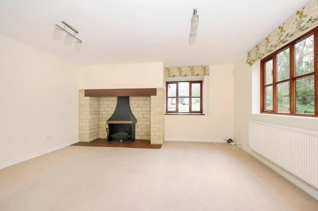 Property photo 3 of 10 Living Room