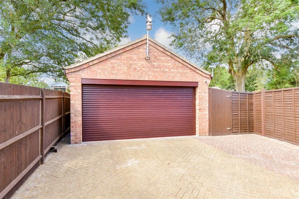 Property photo 2 of 12 Garage