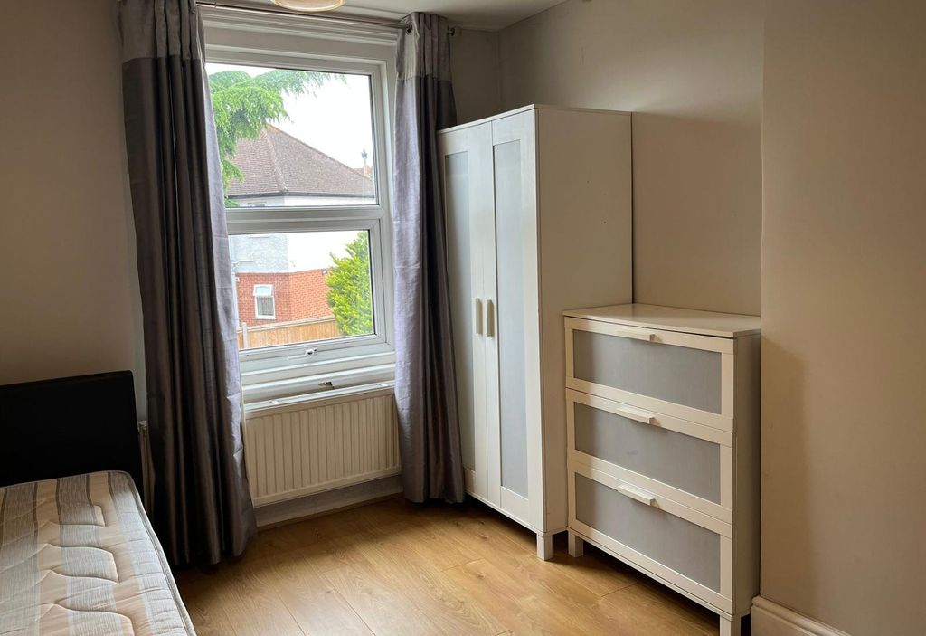 Property photo 2 of 3 Room