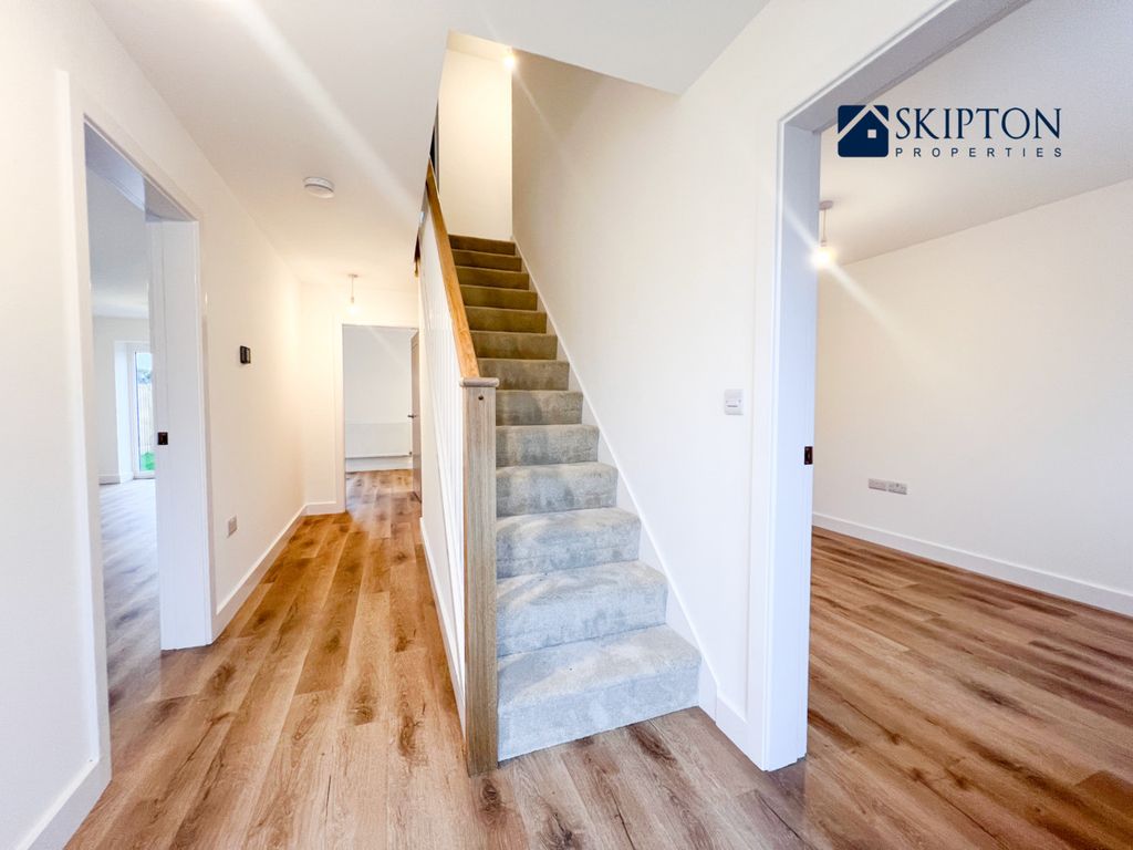 Property photo 2 of 32