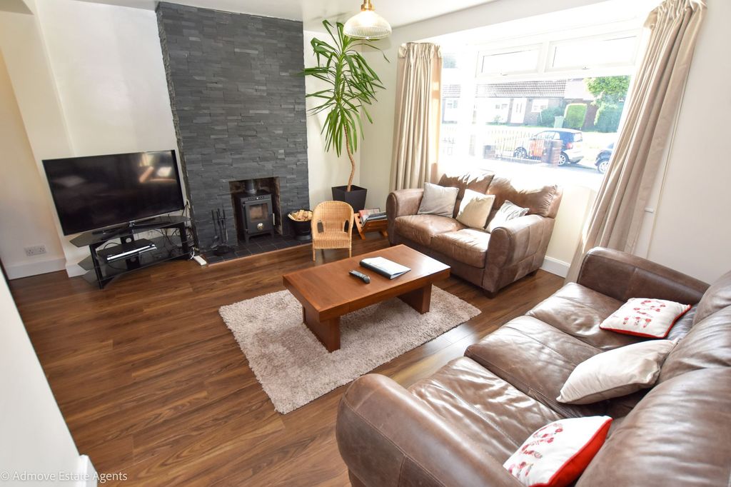 Property photo 2 of 12 Photo 3