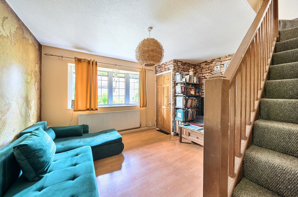 Property photo 2 of 17 1484281-12-6A4285...