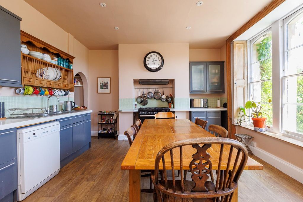 Property photo 3 of 40 29 Cobourg Road-11.Jpg