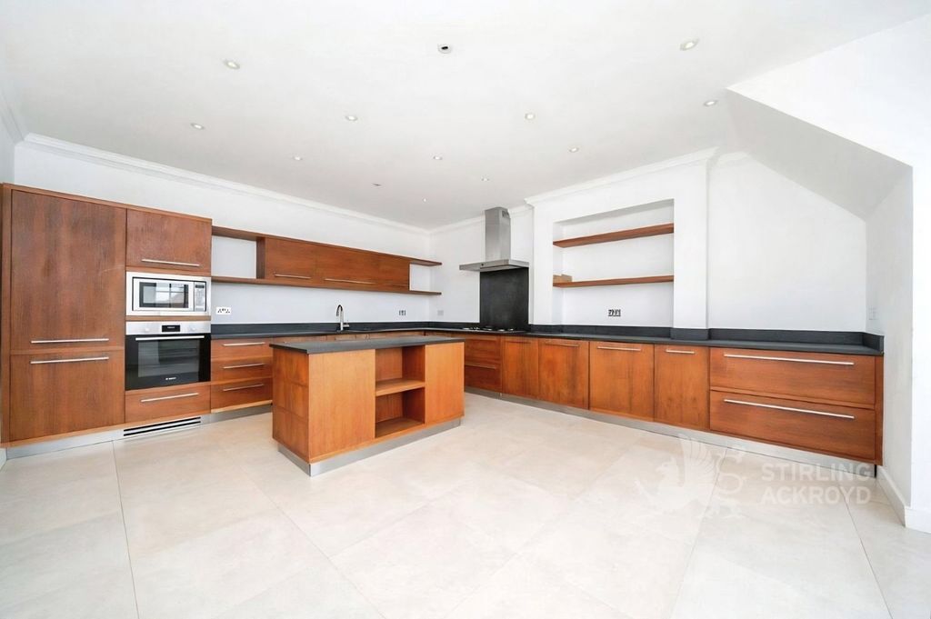 Property photo 3 of 23 Kitchen