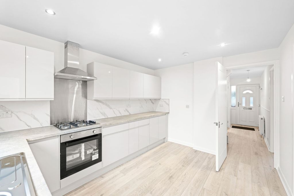 Property photo 2 of 24 Kitchen