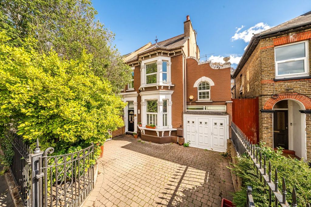 Property photo 1 of 8