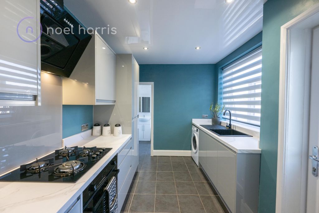 Property photo 1 of 13 Photo 4