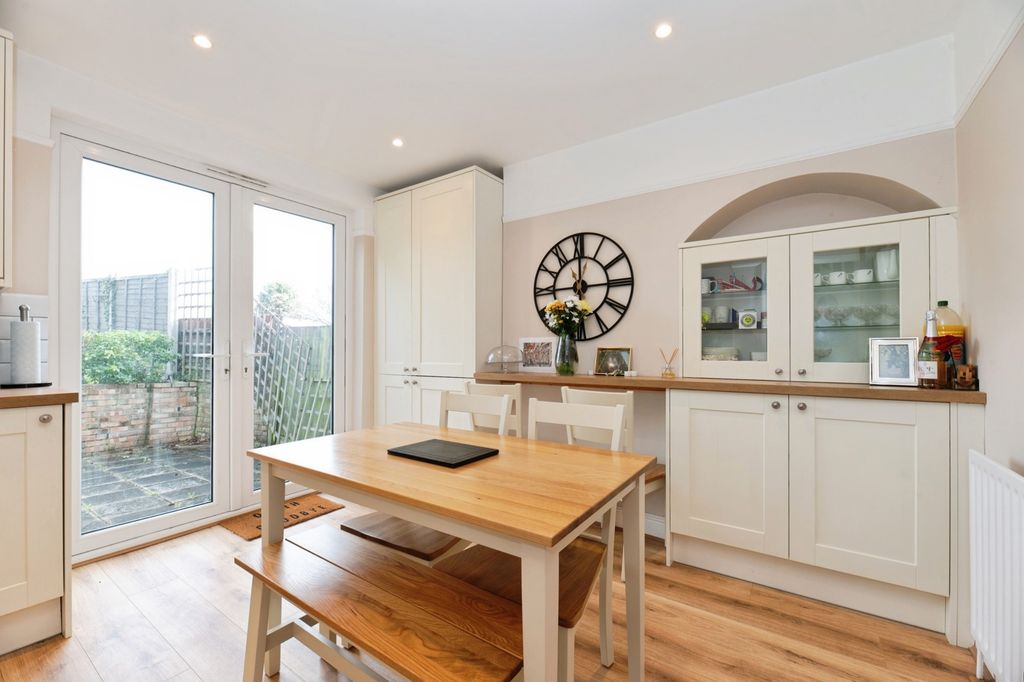 Property photo 3 of 11 Dining Area