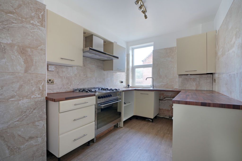 Property photo 3 of 15 Kitchen