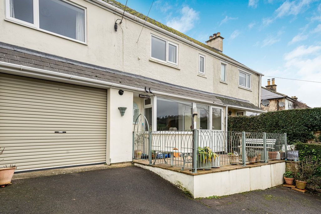 Property photo 3 of 27