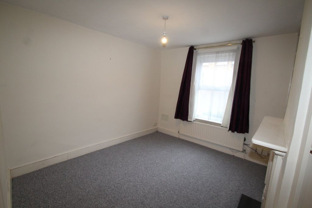 Property photo 3 of 9 Bedroom