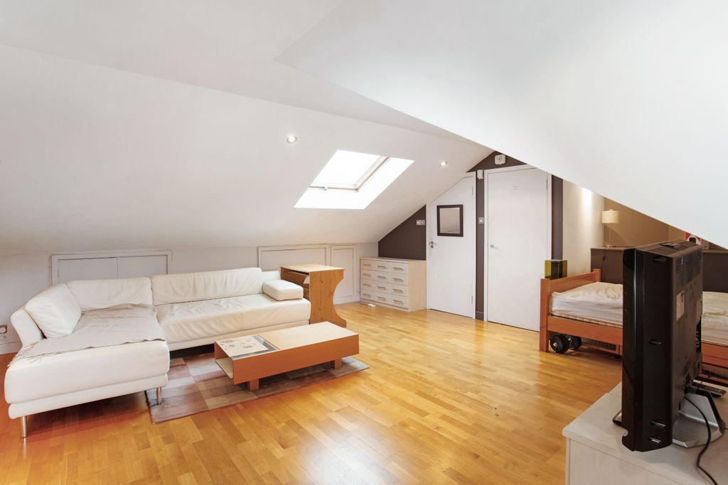 Property photo 3 of 9 Studio