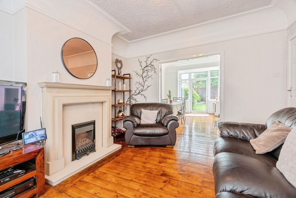 Property photo 2 of 17 Photo