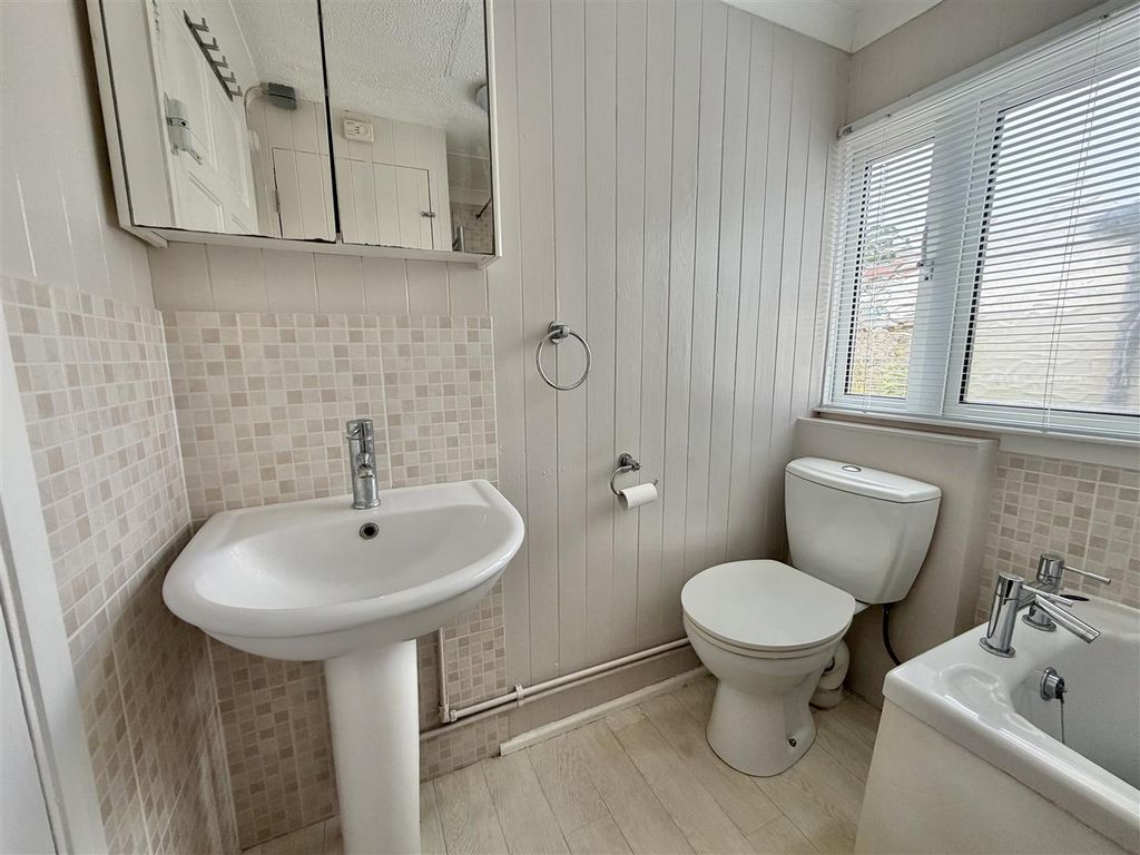 Property photo 2 of 12 Bathroom