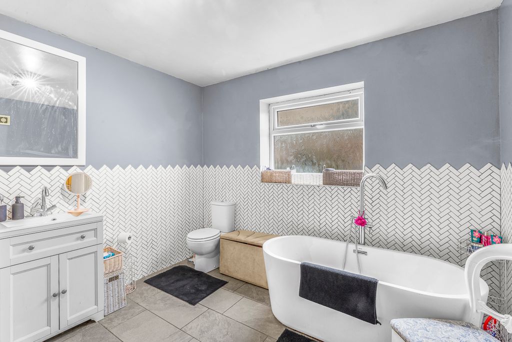 Property photo 3 of 12 Bathroom