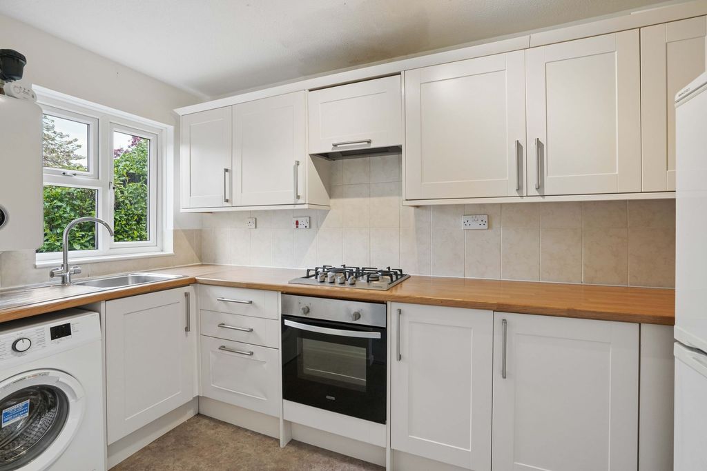 Property photo 2 of 10 Kitchen