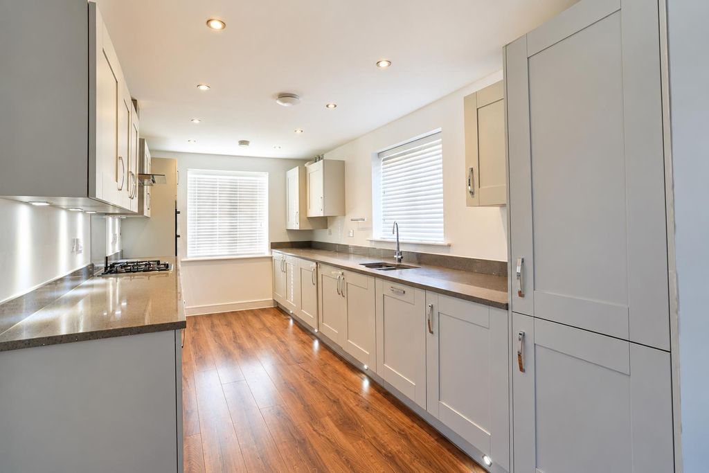 Property photo 3 of 14 72 Kitchen.Png