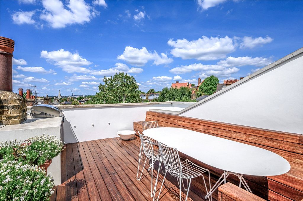 Property photo 3 of 27 Roof Terrace