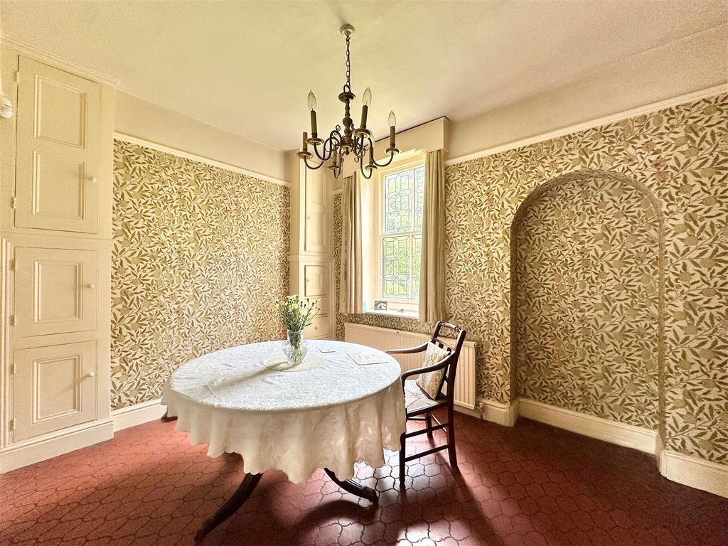 Property photo 3 of 25