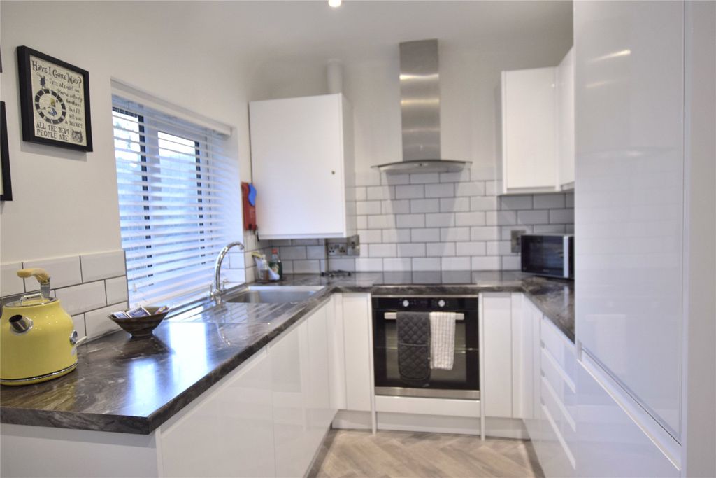 Property photo 2 of 14 Picture No. 11