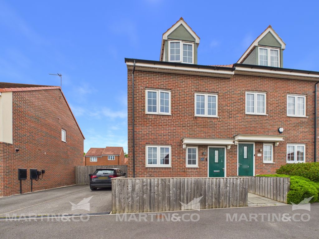 Property photo 1 of 18 Cam02406G0-Pr0613-Still031