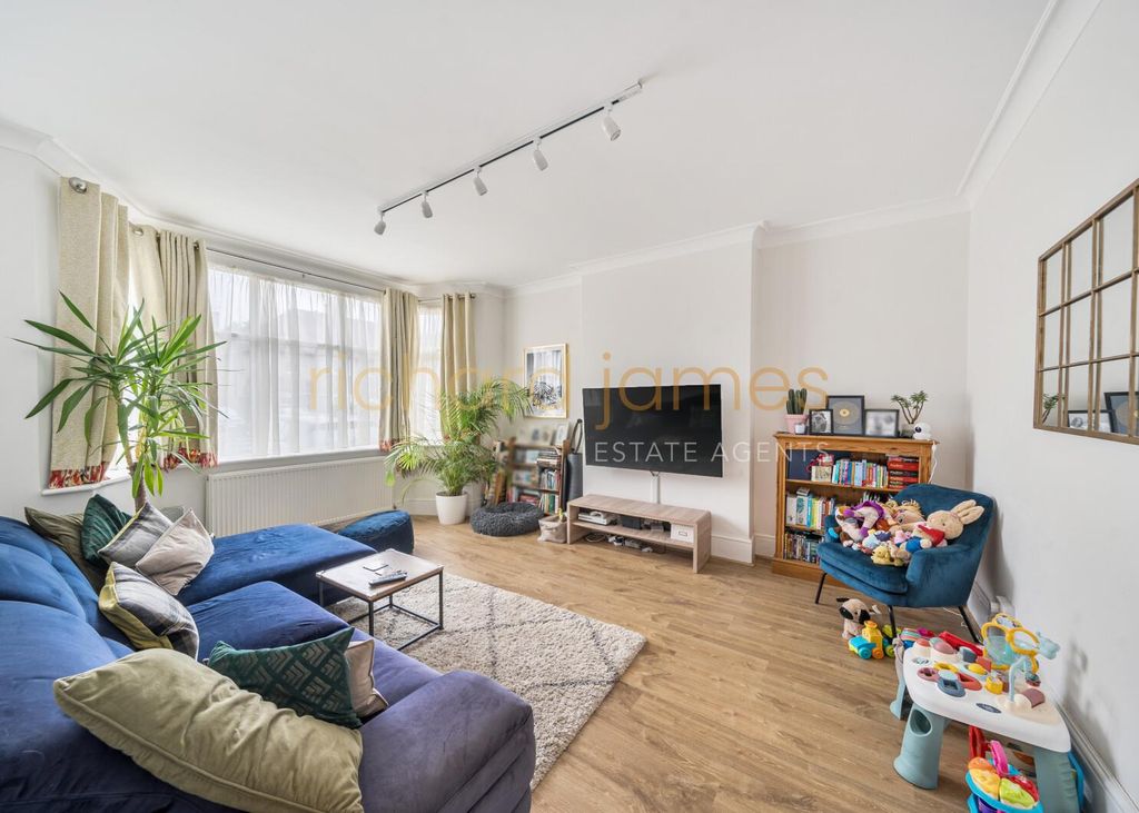 Property photo 2 of 14 5B97F799-44A7-48E1-A588-21cc85094B21.Jpg