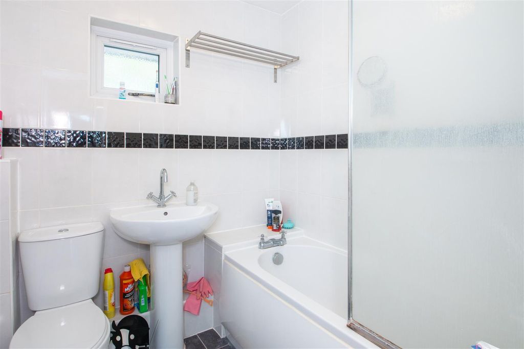 Property photo 3 of 10 93Che_7.Jpg