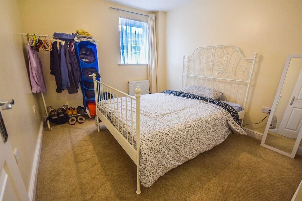 Property photo 3 of 8 Bedroom